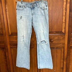 Arizona Jean Co. Cotton Destroyed/Distressed Lightwash Jeans Size 11 Jrs.